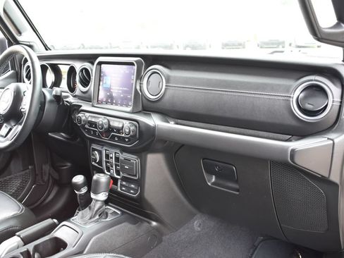 Used 2022 Jeep Wrangler Unlimited Sahara w/ LED Lighting Group AWD/4WD image 25