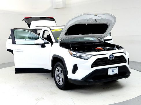 Used 2022 Toyota RAV4 XLE w/ Convenience Package AWD/4WD image 9