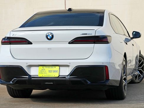 Used 2023 BMW i7 xDrive60 AWD/4WD image 5