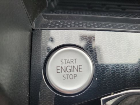 Certified 2025 Volkswagen Taos SE w/ Panoramic Sunroof Package image 23