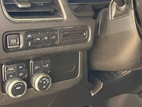Used 2022 GMC Yukon SLE w/ Gmc Pro Safety Plus Package AWD/4WD image 20
