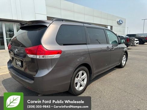 Used 2014 Toyota Sienna LE FWD image 6