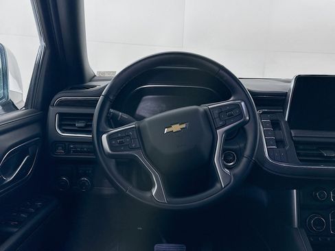 Used 2023 Chevrolet Suburban Premier image 18