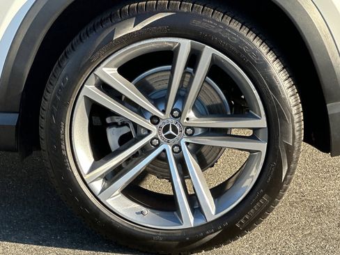 Certified 2025 Mercedes-Benz GLA 35 AMG 4MATIC image 33