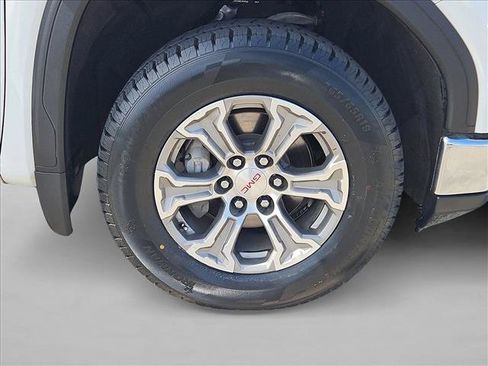 Certified 2025 GMC Sierra 1500 SLT RWD image 22