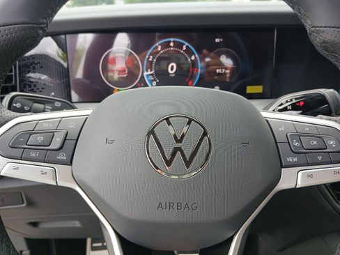 New 2026 Volkswagen Tiguan SE R-Line FWD image 14