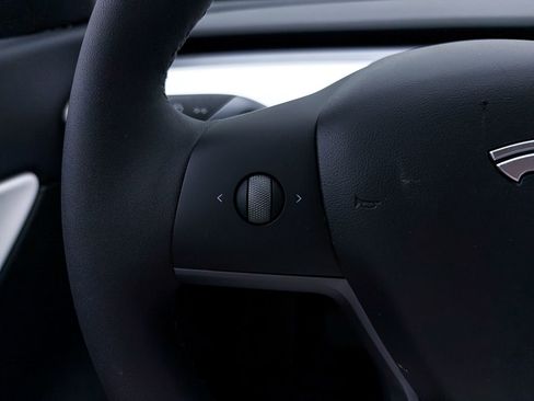 Used 2022 Tesla Model Y Long Range image 27