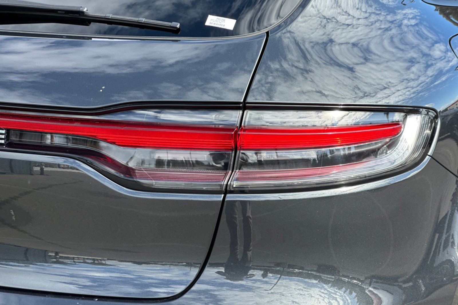 Certified 2023 Porsche Macan AWD/4WD image 28