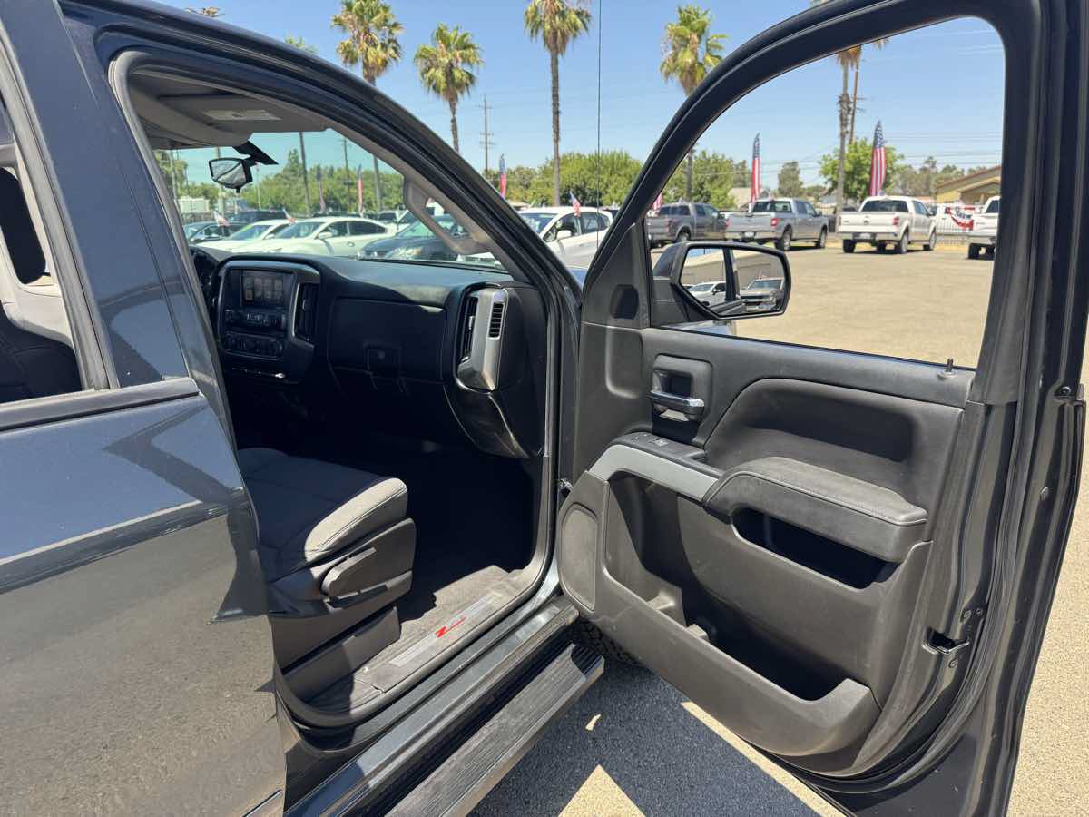 Used 2018 Chevrolet Silverado 1500 LT w/ All Star Edition AWD/4WD image 17