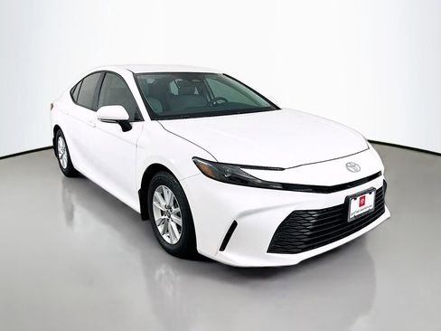 Used 2026 Toyota Camry LE w/ Convenience Package image 3