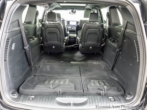 Used 2025 Chrysler Pacifica Limited image 23