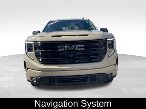 Used 2022 GMC Sierra 1500 AT4 image 2