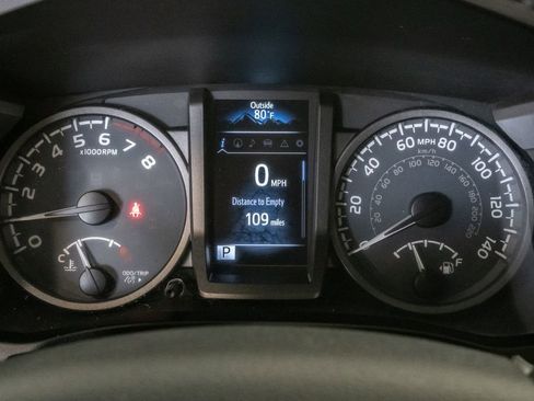 Used 2016 Toyota Tacoma TRD Off-Road w/ Towing Package AWD/4WD image 13