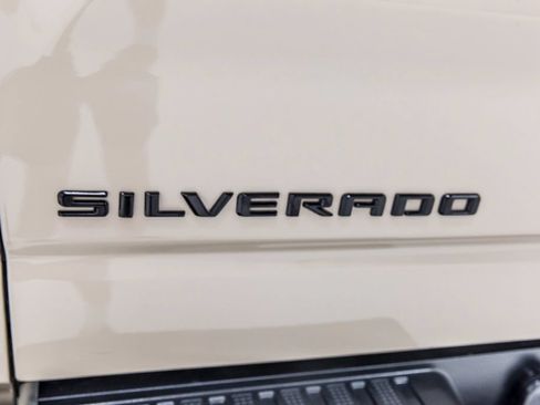 Used 2023 Chevrolet Silverado 1500 Custom Trail Boss w/ LPO, Dark Essentials Package AWD/4WD image 5
