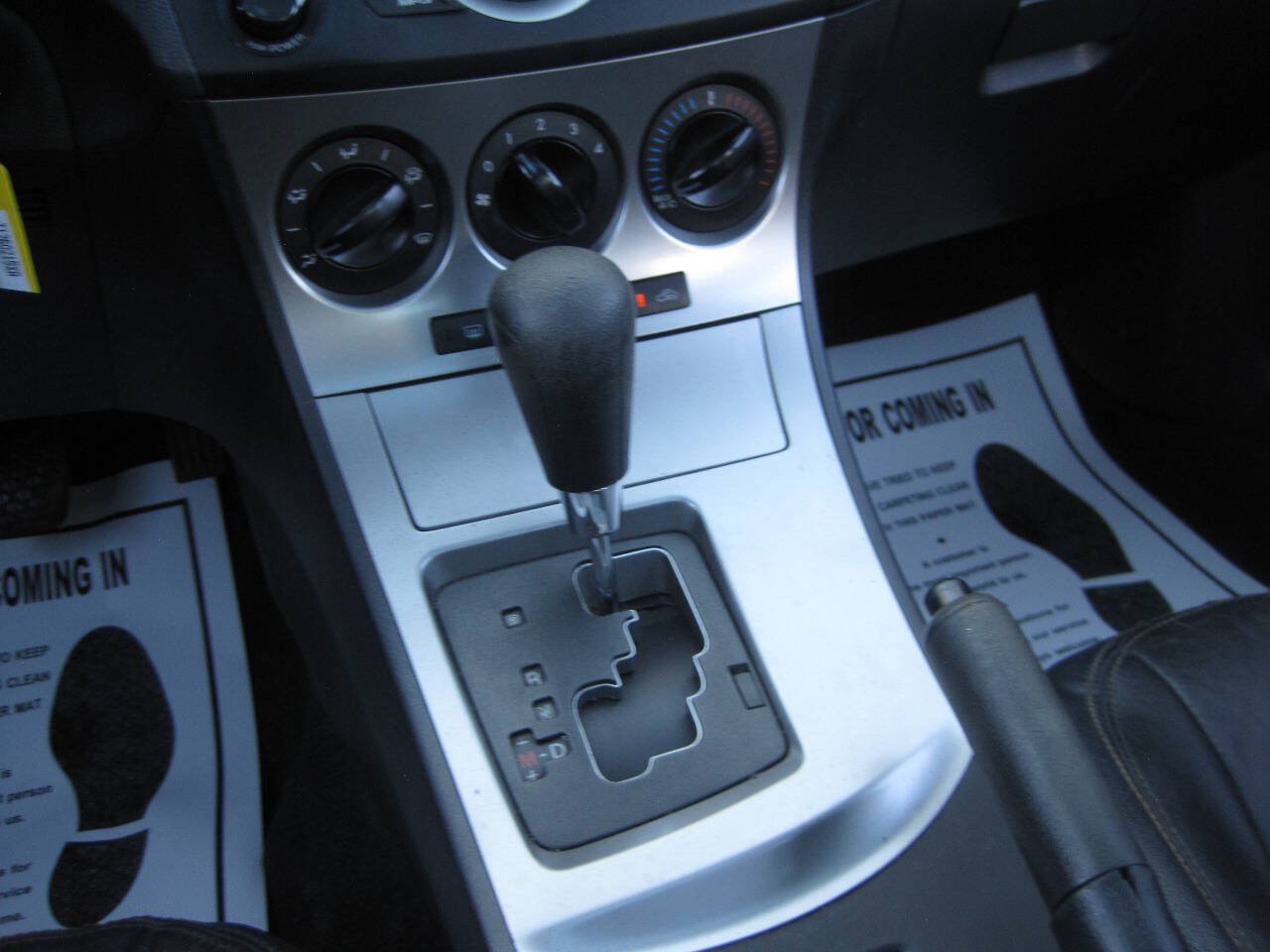 Used 2011 MAZDA MAZDA3 i Touring FWD image 29