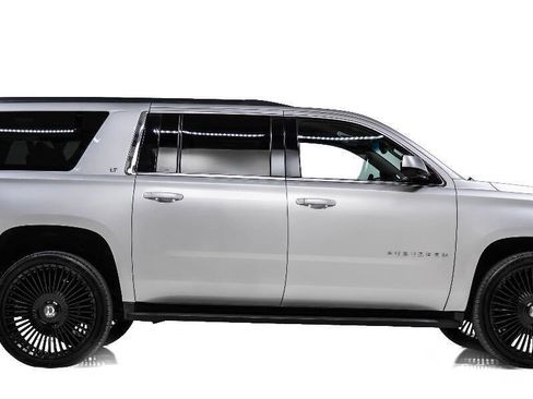 Used 2016 Chevrolet Suburban LT image 5