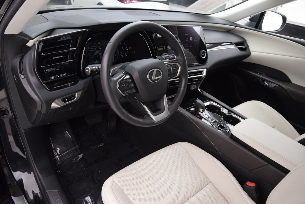 Used 2024 Lexus RX 350 FWD w/ Technology Package image 21
