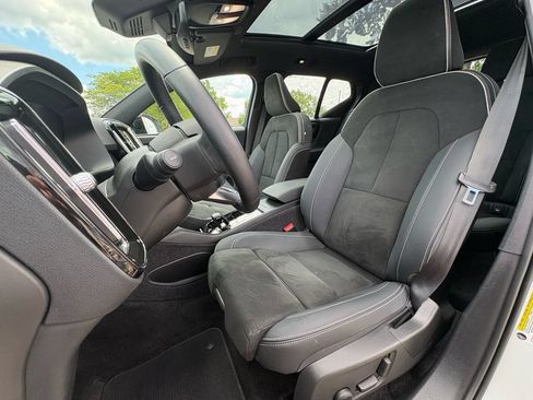 Used 2023 Volvo XC40 Recharge Plus AWD/4WD image 22