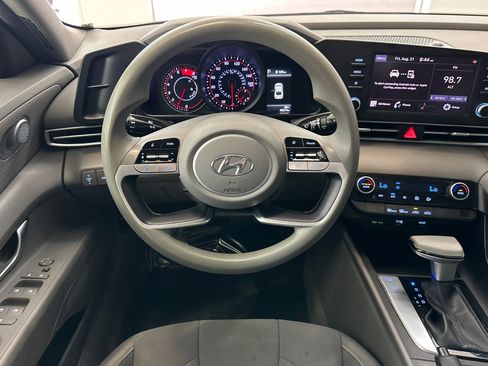 Used 2023 Hyundai Elantra SEL FWD image 31