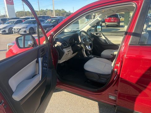 Used 2018 Subaru Forester 2.5i w/ Alloy Wheel Package image 14