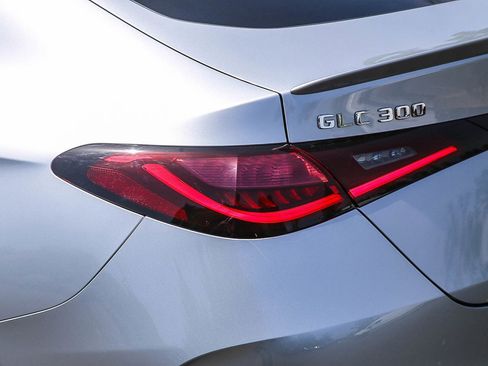 Certified 2025 Mercedes-Benz GLC 300 4MATIC image 8