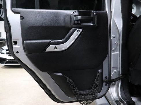 Used 2016 Jeep Wrangler Unlimited Sahara image 16