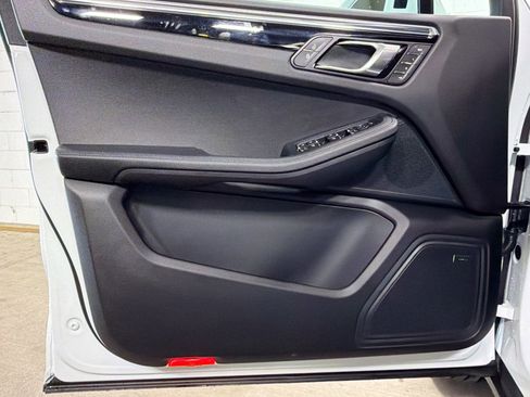 Certified 2026 Porsche Macan image 22