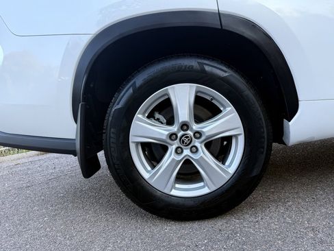 Used 2023 Toyota Highlander LE image 39