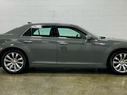Used 2018 Chrysler 300 Limited w/ Safetytec Plus Group image 6