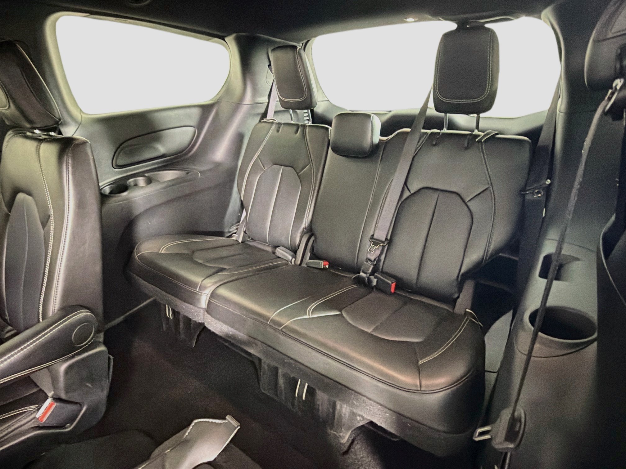 Used 2025 Chrysler Pacifica Select FWD image 30