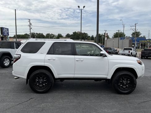Used 2015 Toyota 4Runner SR5 w/ Four Season Floor Mat Package AWD/4WD image 6