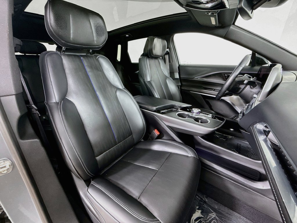 Used 2024 Cadillac Lyriq Sport AWD/4WD image 27