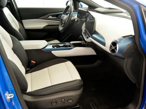 Used 2025 Chevrolet Equinox EV LT w/ Convenience Package II image 30