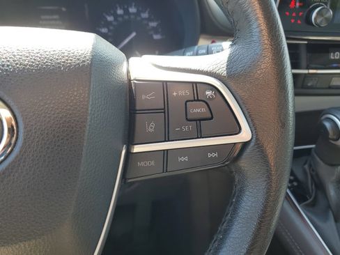 Used 2024 Toyota Sienna XLE FWD image 21