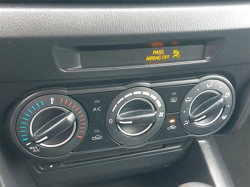 Used 2014 MAZDA MAZDA3 i Touring image 17