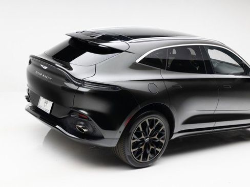 Used 2021 Aston Martin DBX image 27