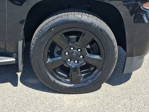 Certified 2019 Chevrolet Suburban LT w/ Luxury Package AWD/4WD image 8