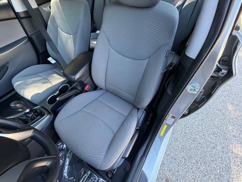 Used 2016 Hyundai Elantra SE FWD image 8