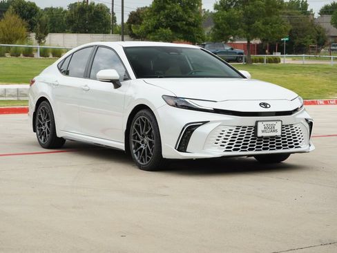 Used 2025 Toyota Camry XSE FWD image 7