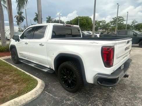 Used 2023 GMC Sierra 1500 SLT w/ SLT Premium Plus Package AWD/4WD image 4