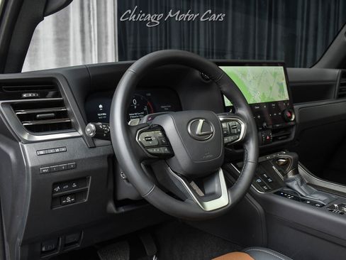 Used 2025 Lexus GX 550 w/ Cold Area Package image 8