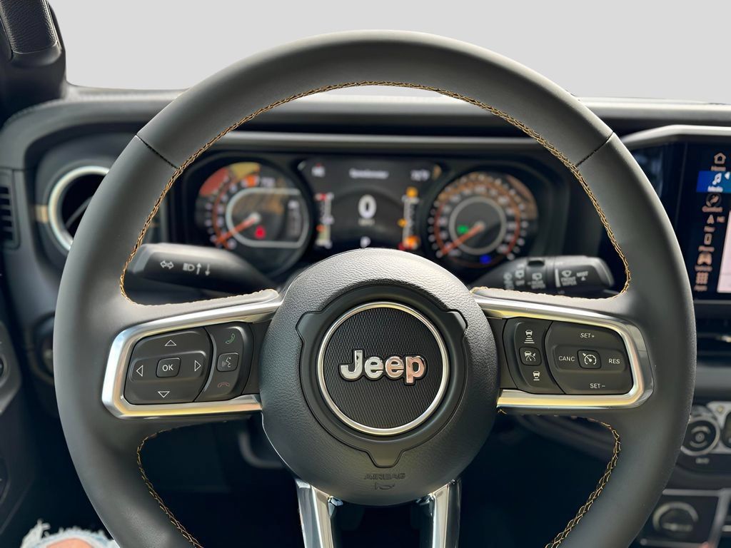 New 2024 Jeep Wrangler Unlimited Sahara w/ Technology Group AWD/4WD image 15