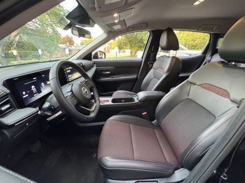 Used 2025 Nissan Kicks SR AWD/4WD image 23