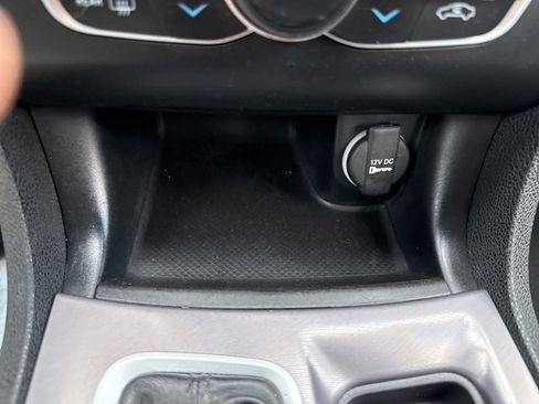 Used 2023 Dodge Charger SXT image 37