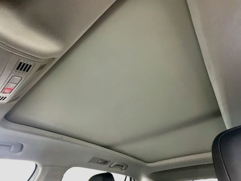 Used 2020 Volkswagen Tiguan SE w/ Panoramic Sunroof Package FWD image 24