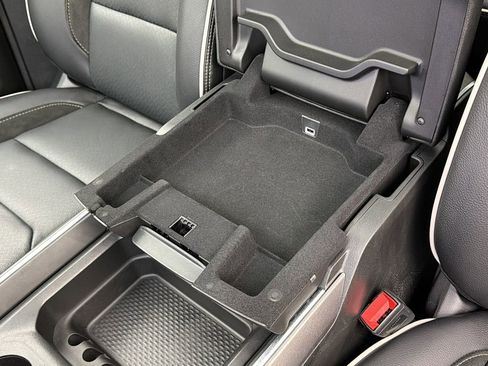 Used 2025 RAM 1500 Laramie w/ Night Edition image 29