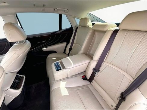 Used 2018 Lexus LS 500 w/ Accessory Package (Z2) image 27