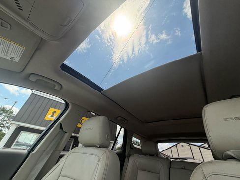 Used 2018 GMC Terrain Denali w/ Advanced Safety Package AWD/4WD image 27