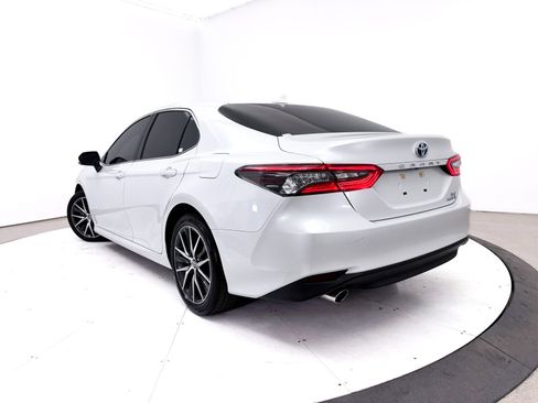 Used 2024 Toyota Camry XLE w/ Navigation Package FWD image 3