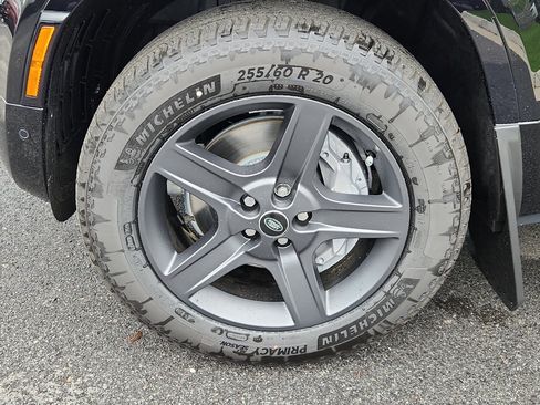 New 2025 Land Rover Defender 90 X-Dynamic SE image 9